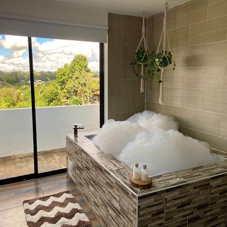Cabanas Con Jacuzzi Y Chimenea - Casa Floral, Marinilla Luaran gambar