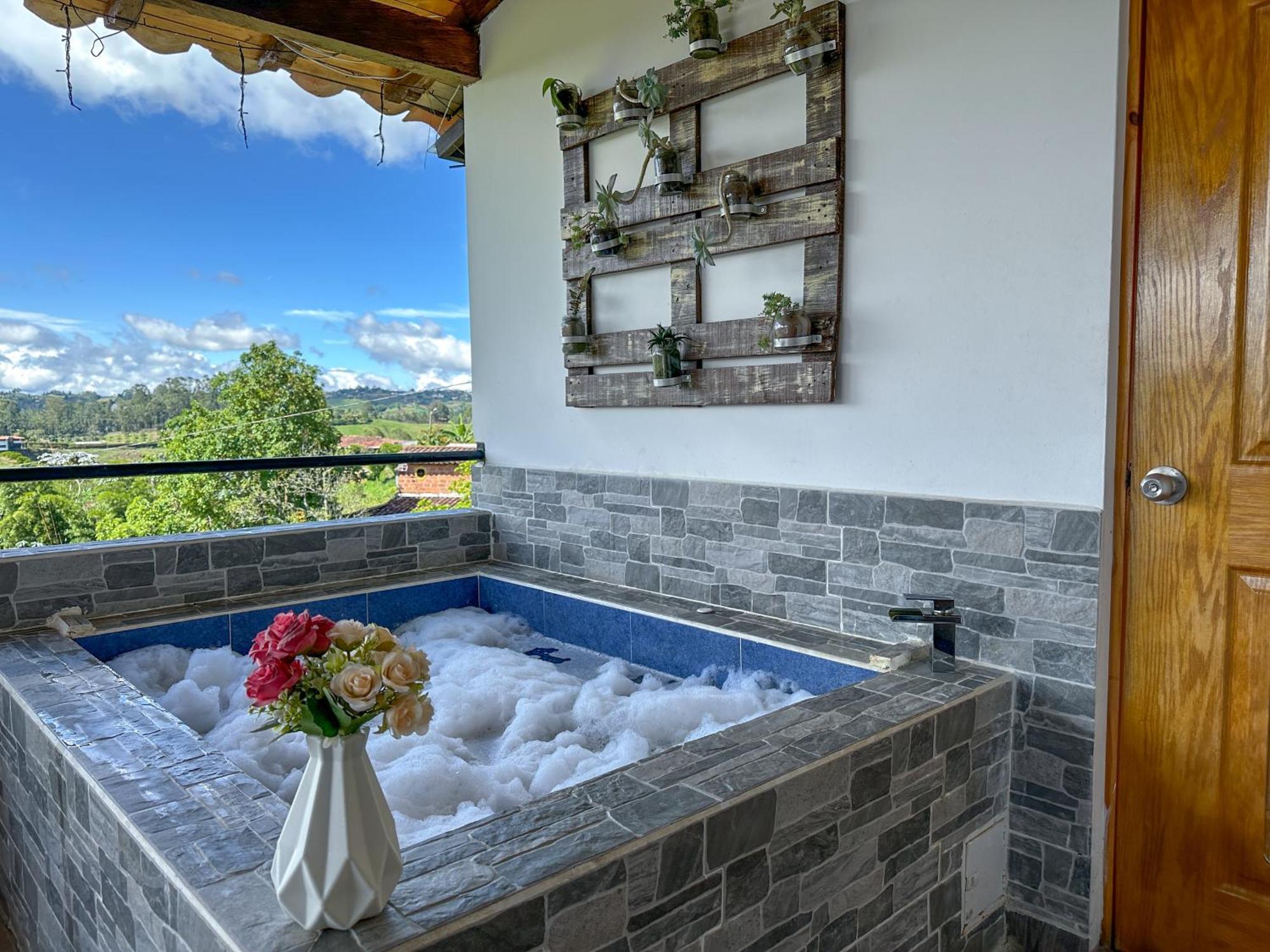 Cabanas Con Jacuzzi Y Chimenea - Casa Floral, Marinilla Luaran gambar