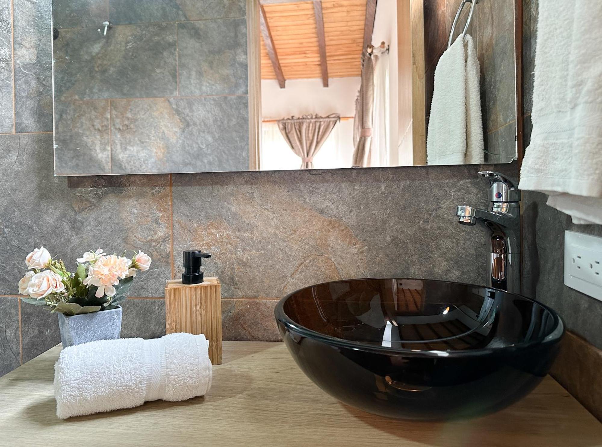 Cabanas Con Jacuzzi Y Chimenea - Casa Floral, Marinilla Luaran gambar